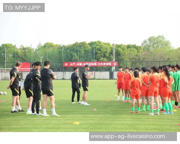 探索足球装备品牌的创新与发展趋势助力球员提升竞技水平