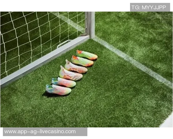 适合各类场地的碎钉足球鞋推荐与购买指南，助你提升球场表现